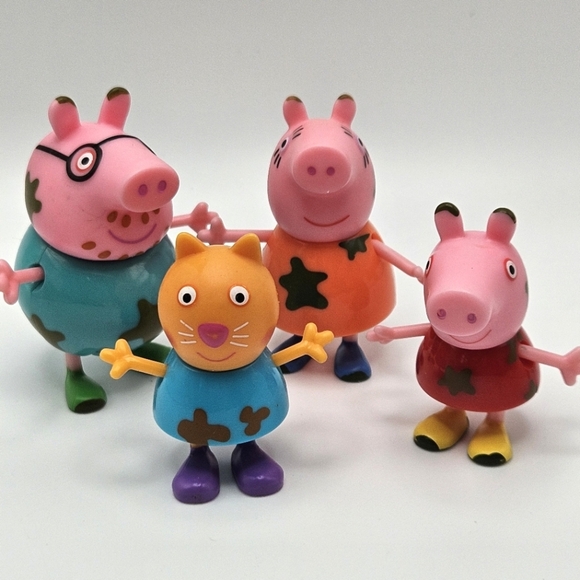 Peppa Pig Muddy Puddles Articulated Figure Set Peppa Mummy Daddy Candy Cat - Picture 1 of 3